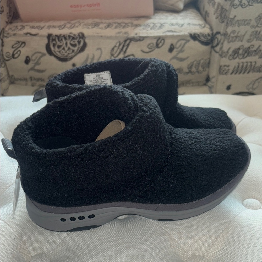 Black Winter Slip-On Boots with Cushioned Sole
